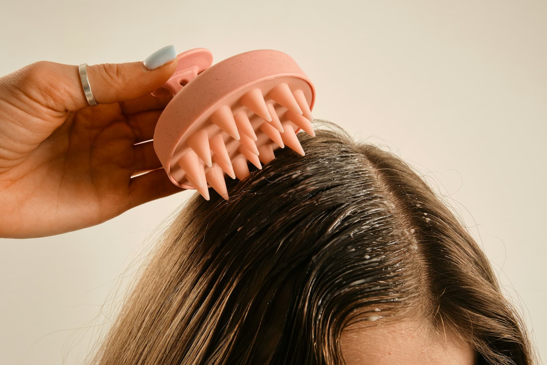 Why You Need a Fortnightly Scalp Detox for Hair Growth