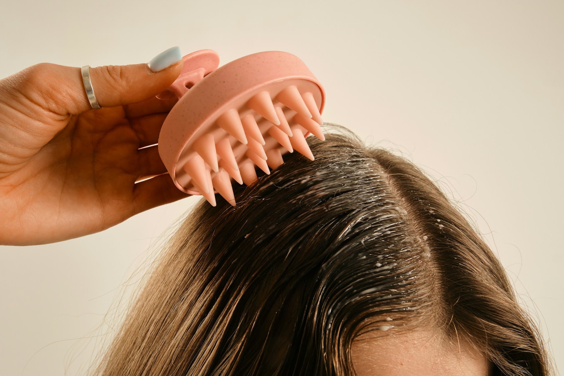 Why You Need a Fortnightly Scalp Detox for Hair Growth